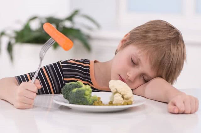 Jaki wpływ na sen dziecka ma dieta?